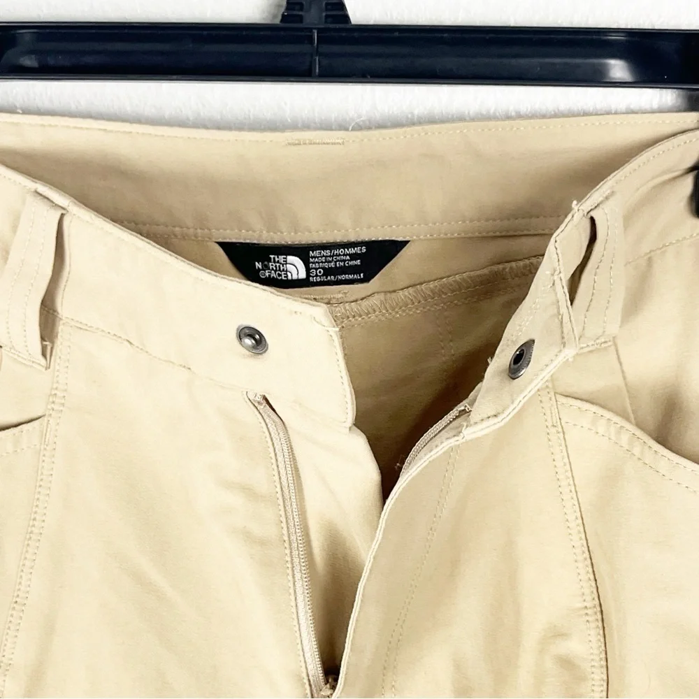 THE NORTH FACE Tan Retrac Tech Hiking Shorts 30 Gorpcore Outdoors Casual Neutral